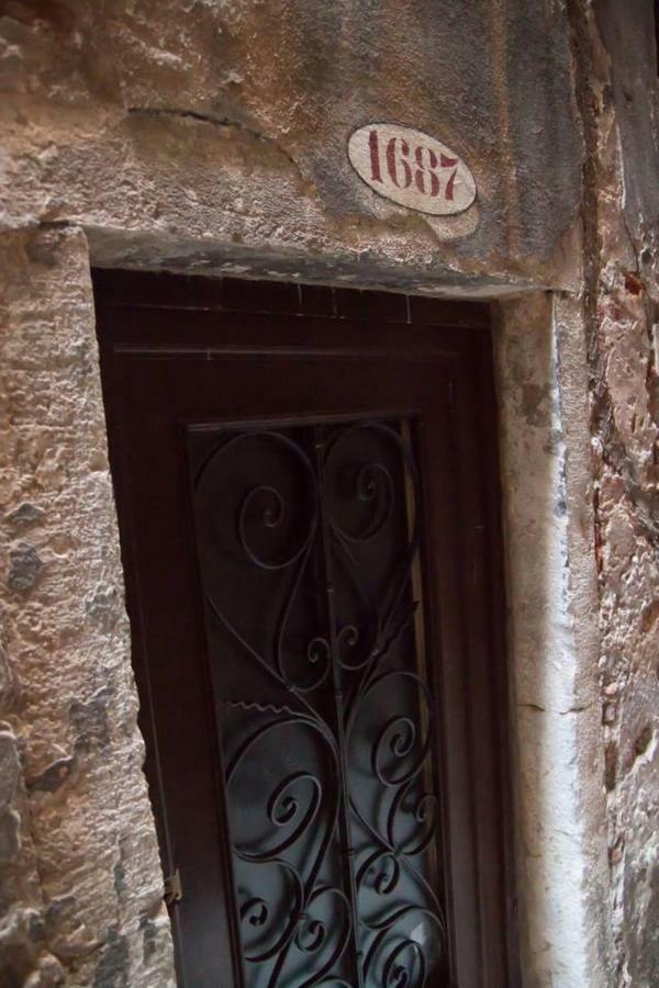 A Couple Of Steps From Rialto Apartment Veneţia Exterior foto